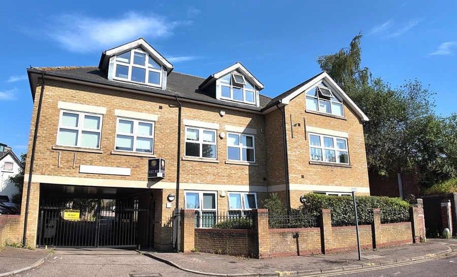 Flat Orphanage Road in Watford