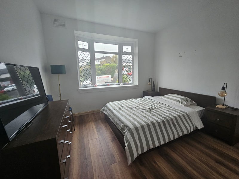Room Moraine Avenue in Glasgow