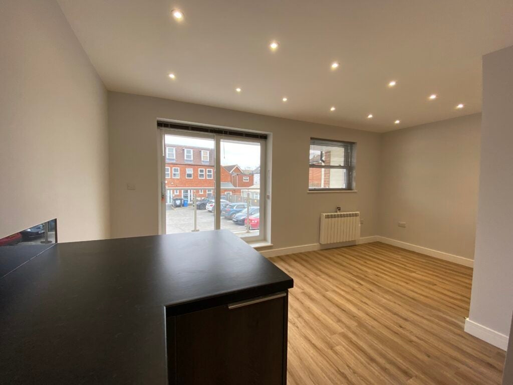 Flat St James Road in Hart
