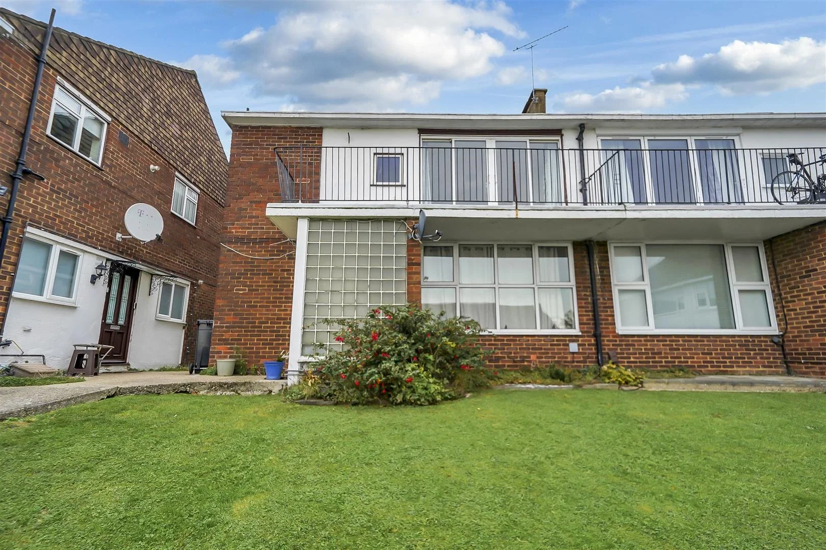 Flat Top House Rise in Greater London