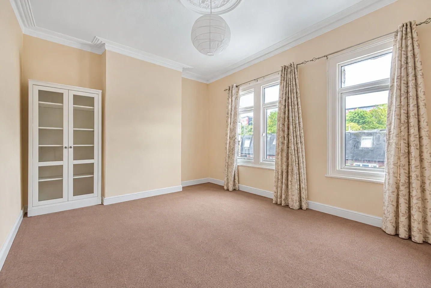 Flat Vale Road in Greater London