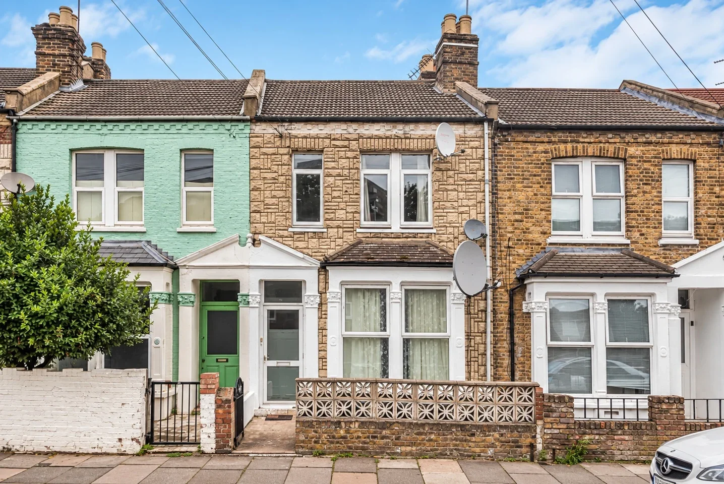 Flat Vale Road in Greater London