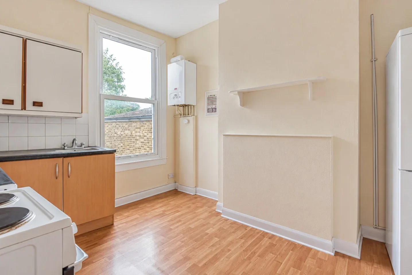 Flat Vale Road in Greater London