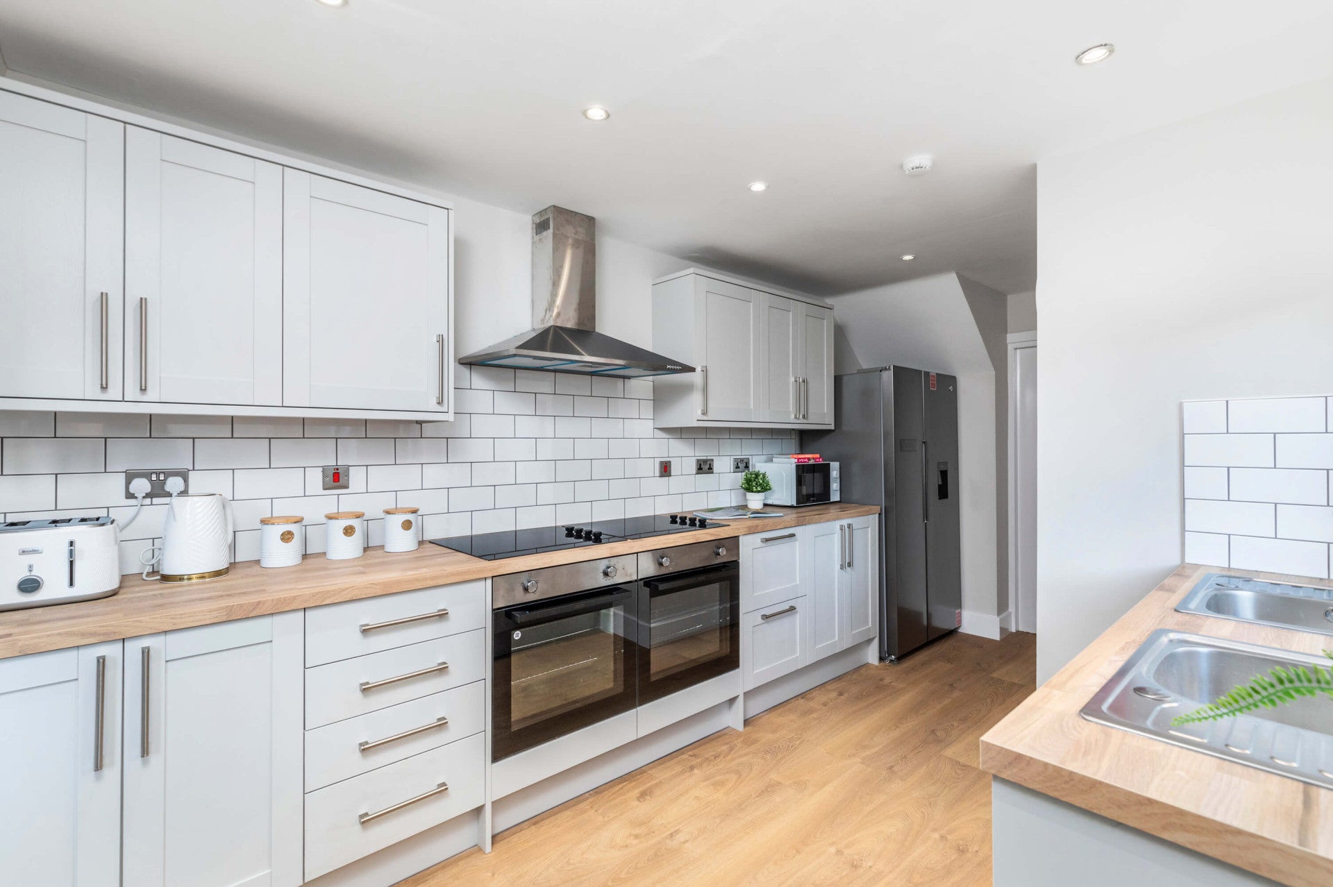 Room Estcourt Avenue in Leeds