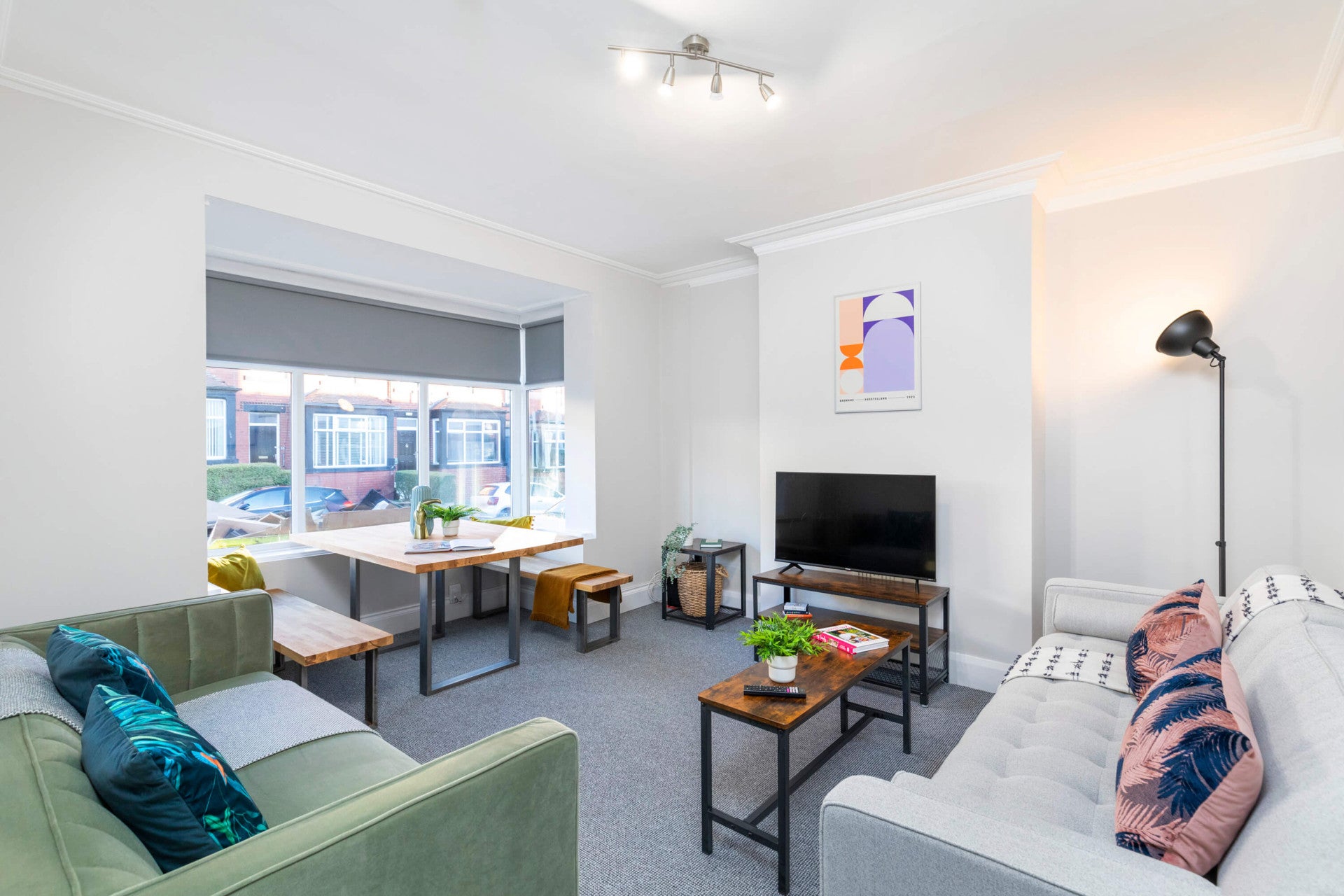 Room Estcourt Avenue in Leeds