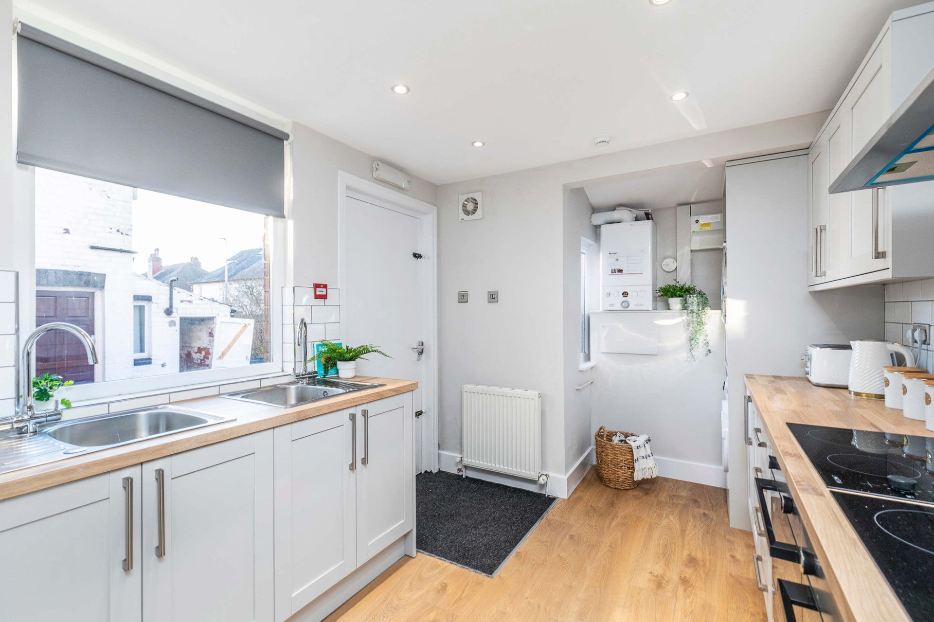 Room Estcourt Avenue in Leeds
