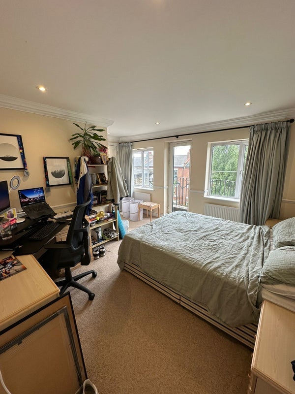 Room Sulgrave Road in Greater London