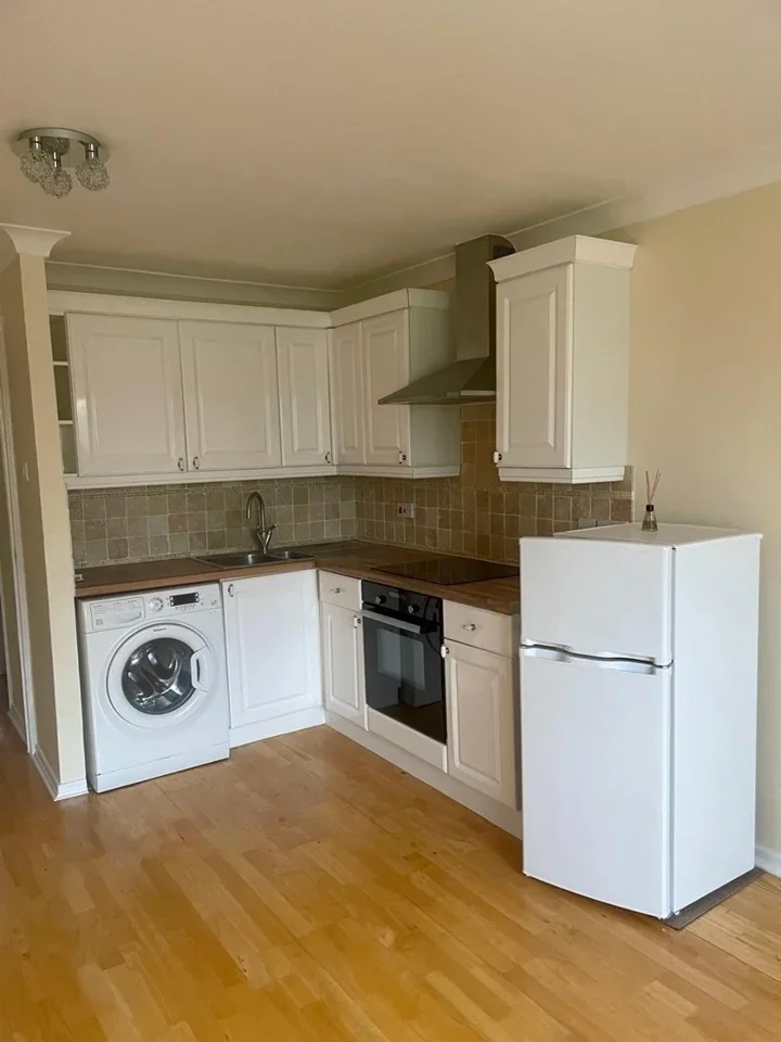 Flat Baysfarm Court in Greater London