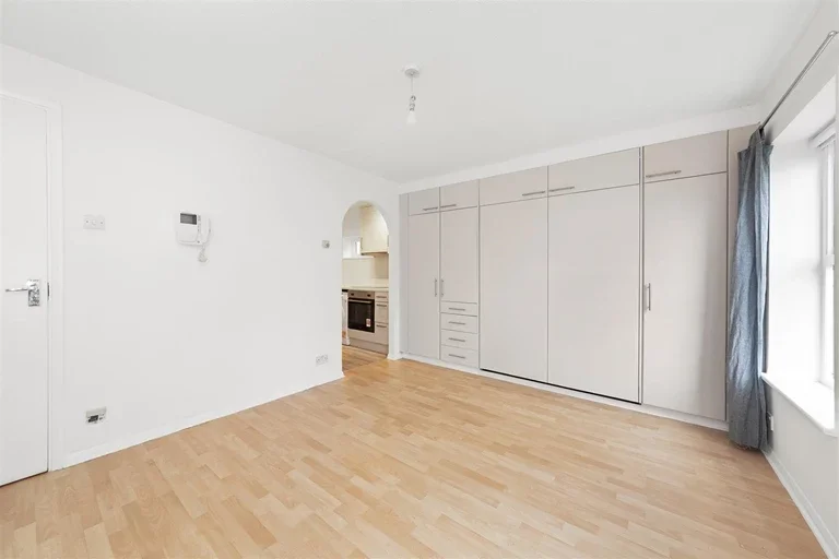 Flat Vanbrugh Park Road West in Greater London