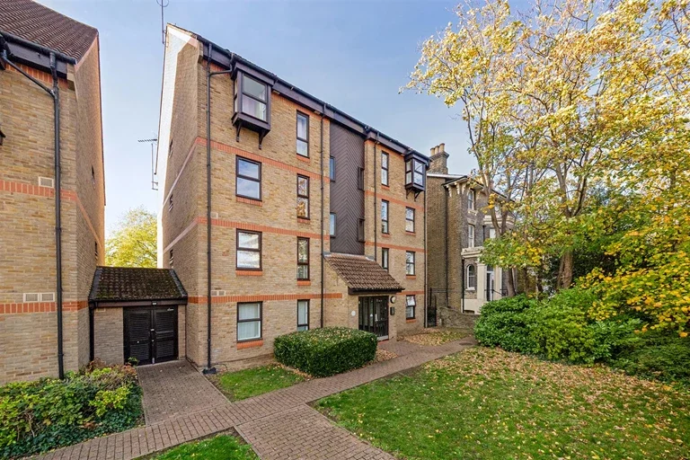 Flat Vanbrugh Park Road West in Greater London