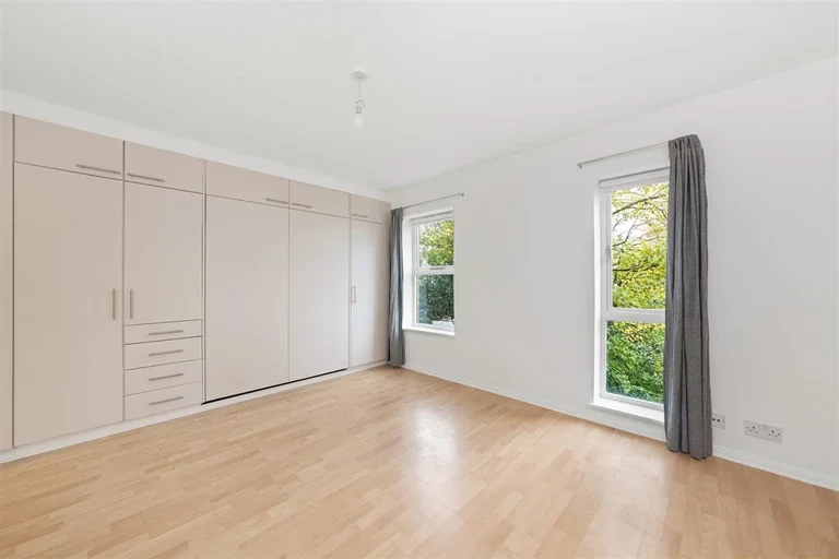 Flat Vanbrugh Park Road West in Greater London