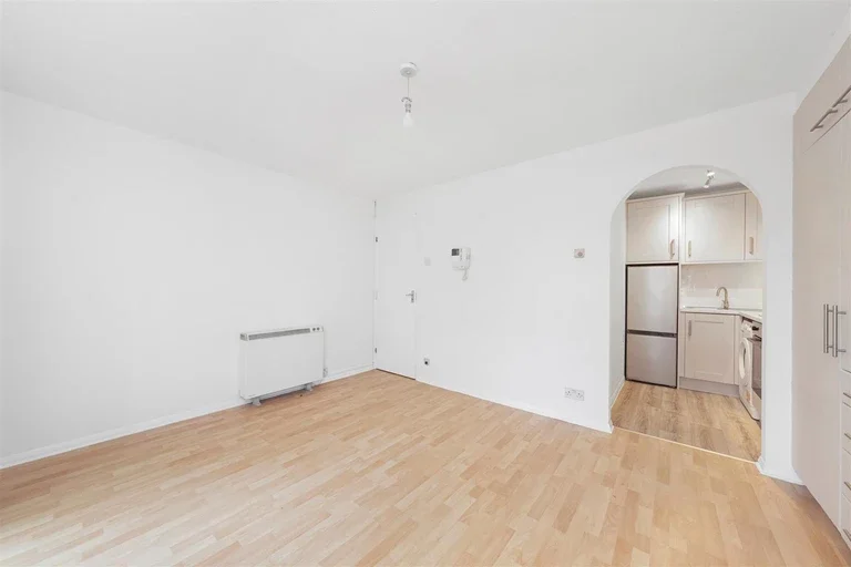 Flat Vanbrugh Park Road West in Greater London