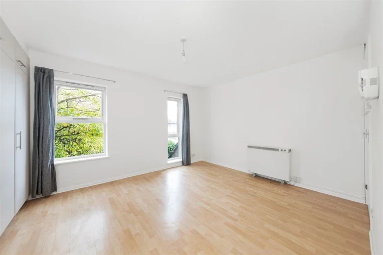 Flat Vanbrugh Park Road West in Greater London