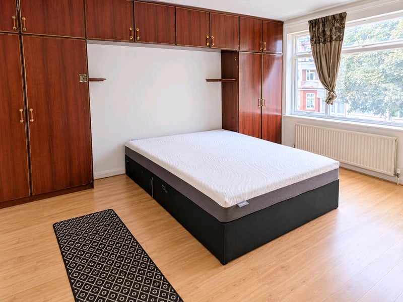 Room Ascot Road in Greater London