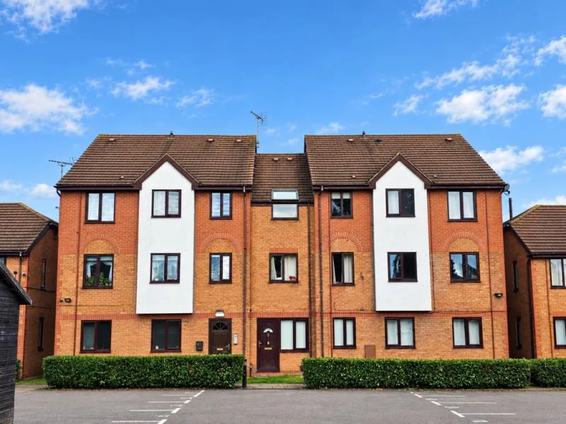 Flat Eastern Avenue in Gloucester