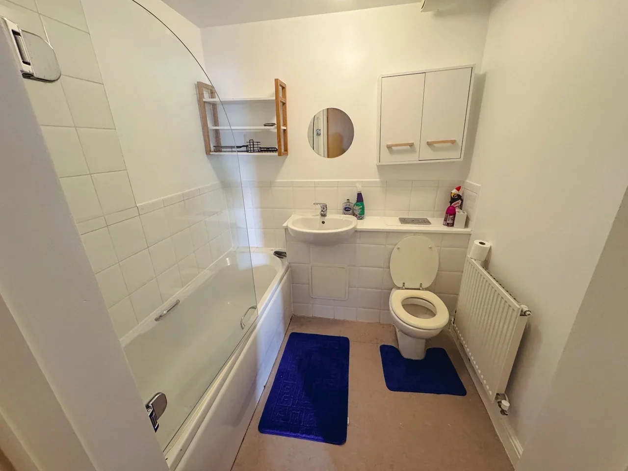 Room Harry Close in Greater London