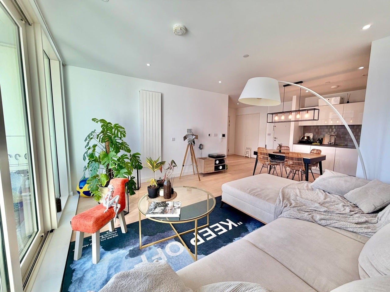Flat Royal Crest Avenue in Greater London