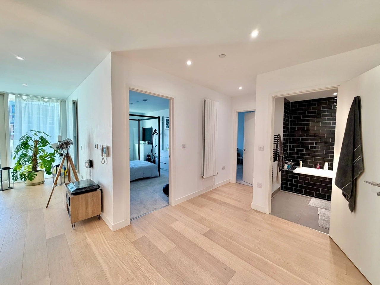 Flat Royal Crest Avenue in Greater London