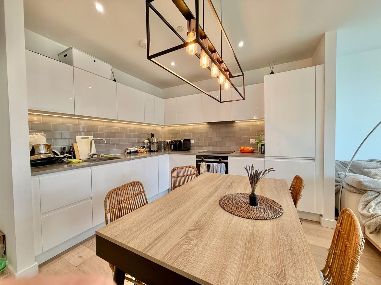 Flat Royal Crest Avenue in Greater London