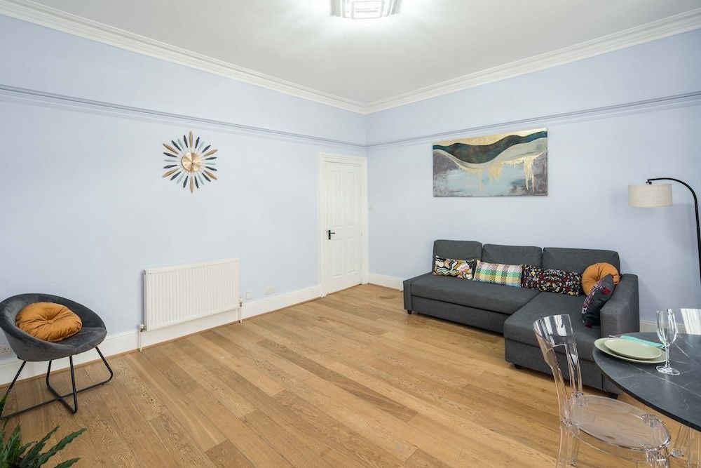 Flat Stanhope Mews West in Greater London