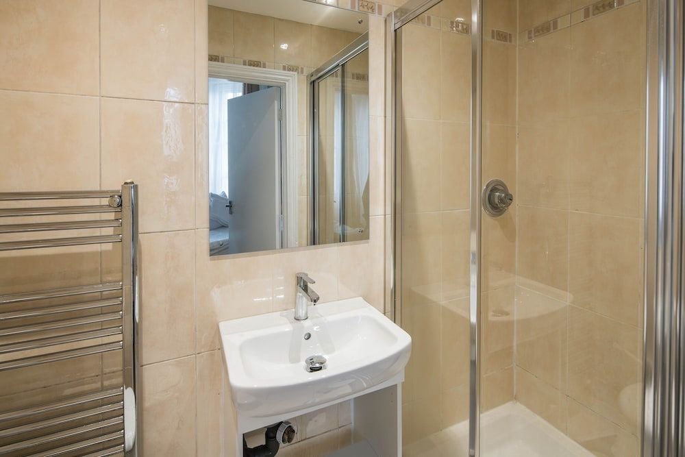 Flat Stanhope Mews West in Greater London
