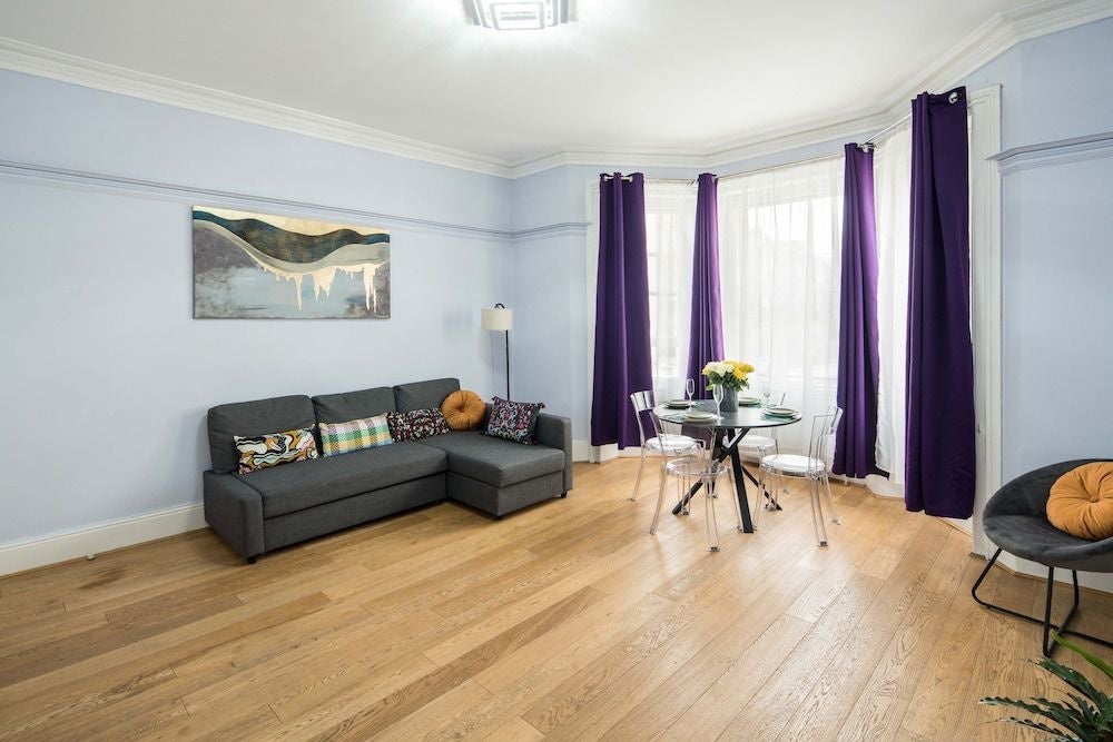 Flat Stanhope Mews West in Greater London