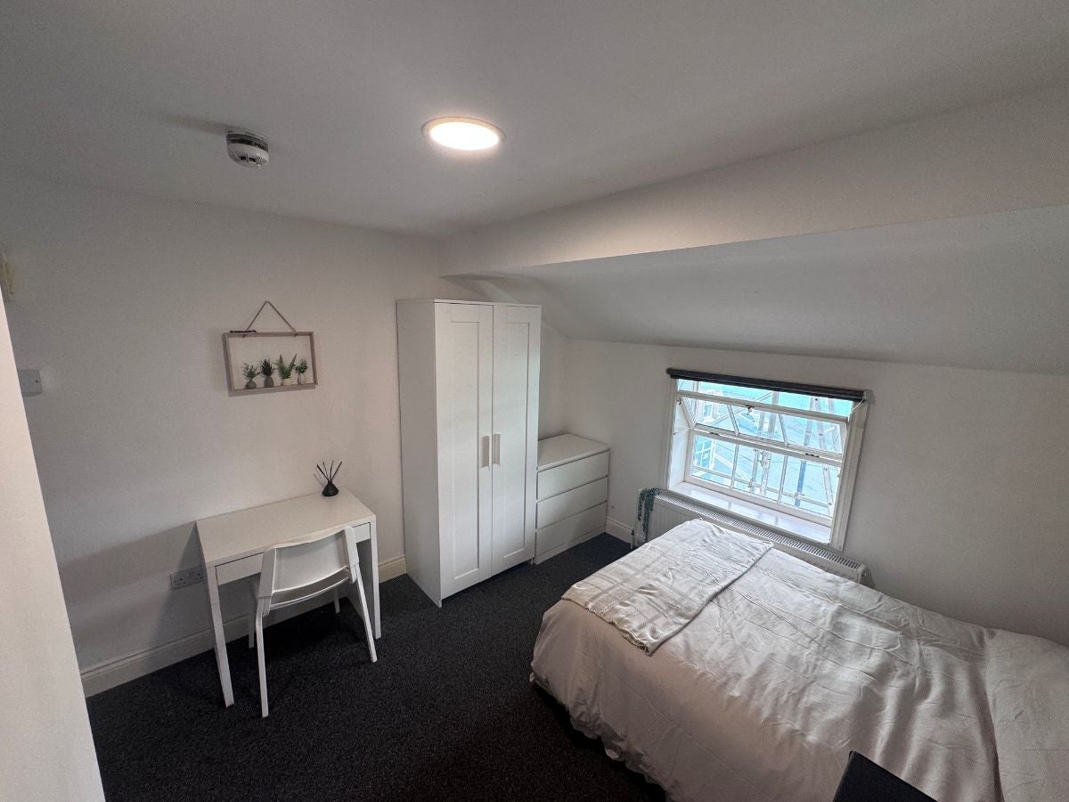 Room Bradford Street in Walsall