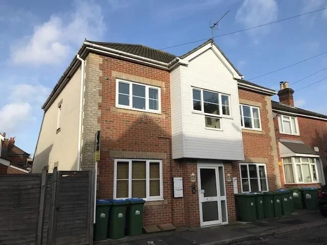Flat Edward Road in Southampton