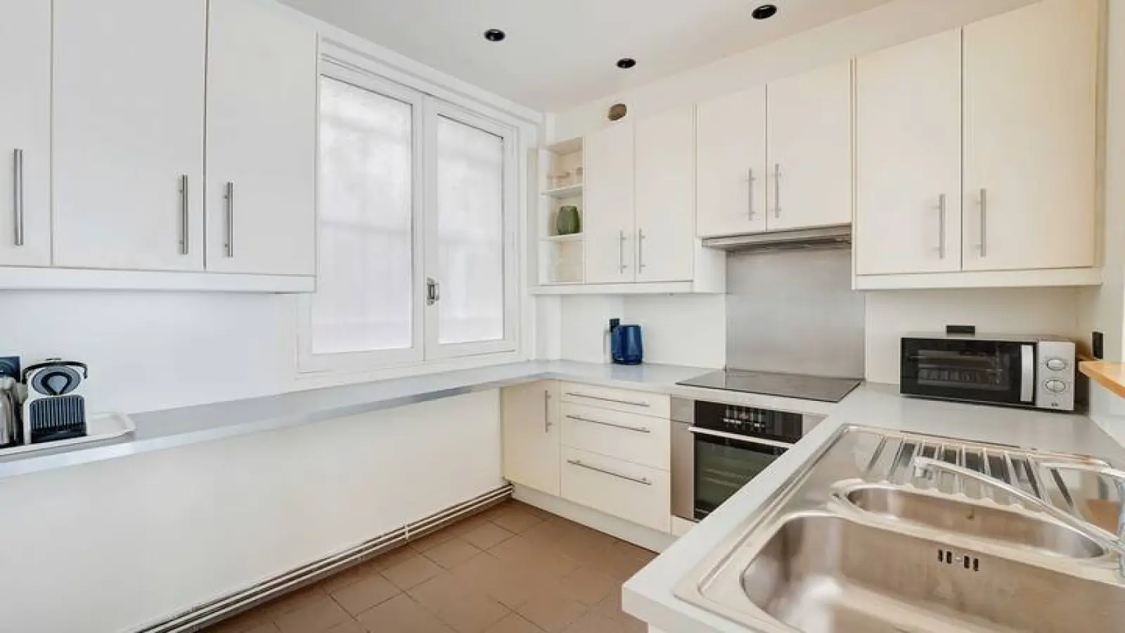 Flat Rue de la Tour in Paris