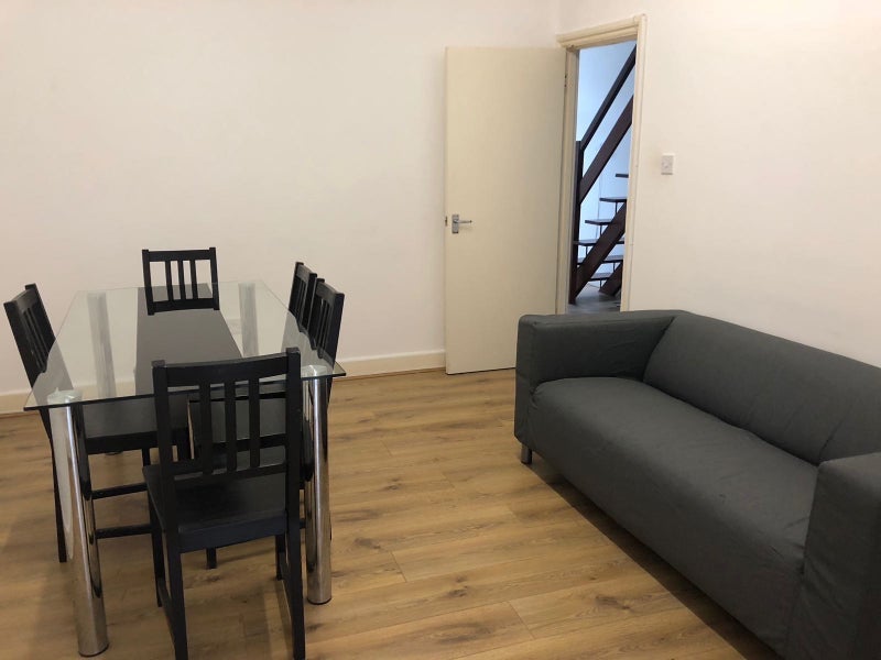 Room Crowborough Road in Greater London