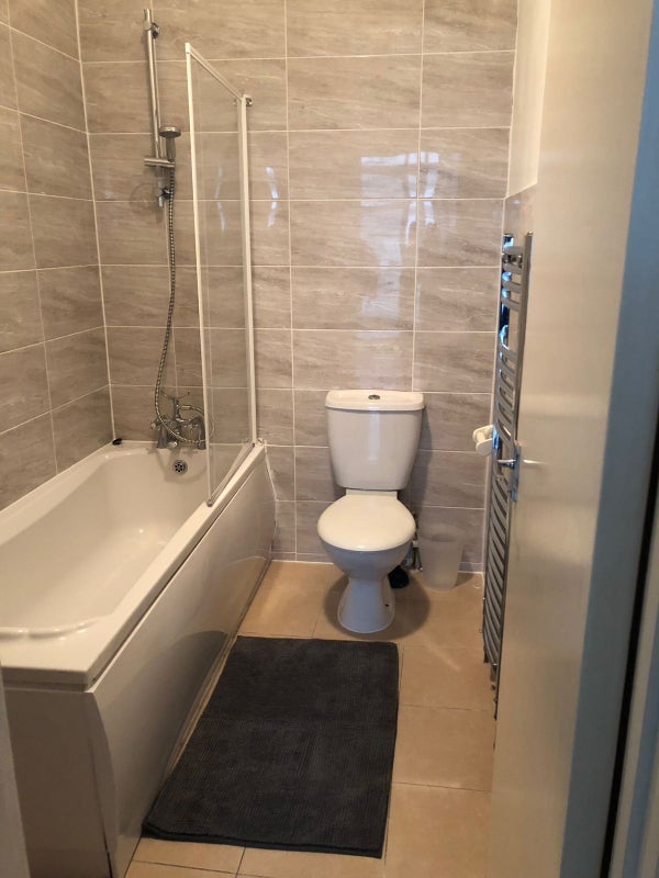 Room Crowborough Road in Greater London