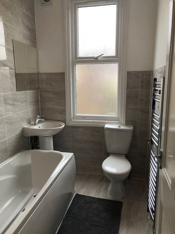 Room Crowborough Road in Greater London