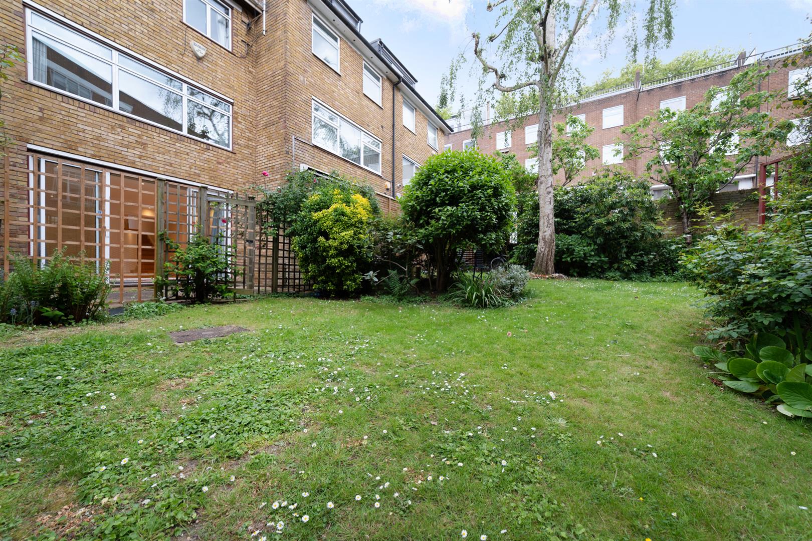 House Meadowbank in Greater London