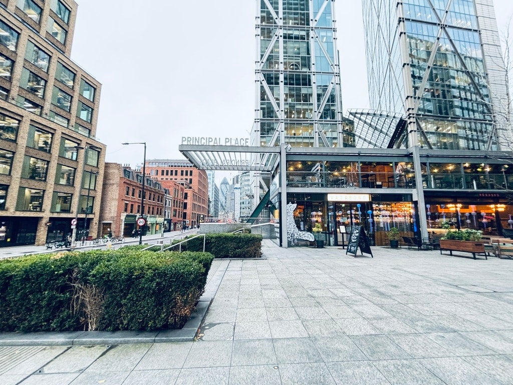 Flat Worship Street in Greater London