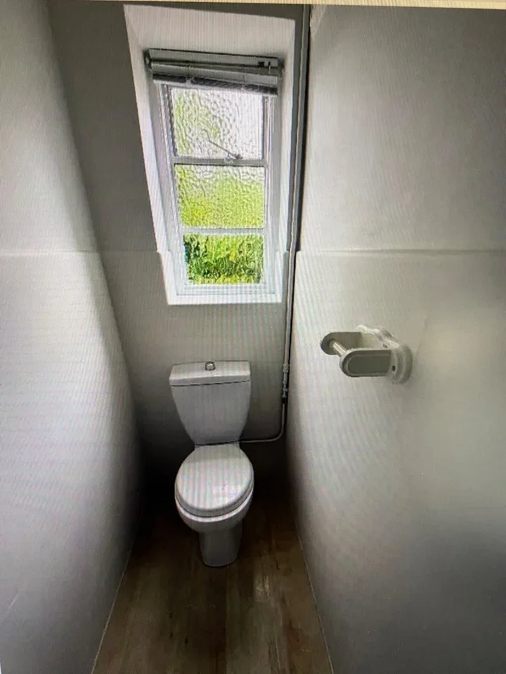 Flat Pinner Road in Greater London