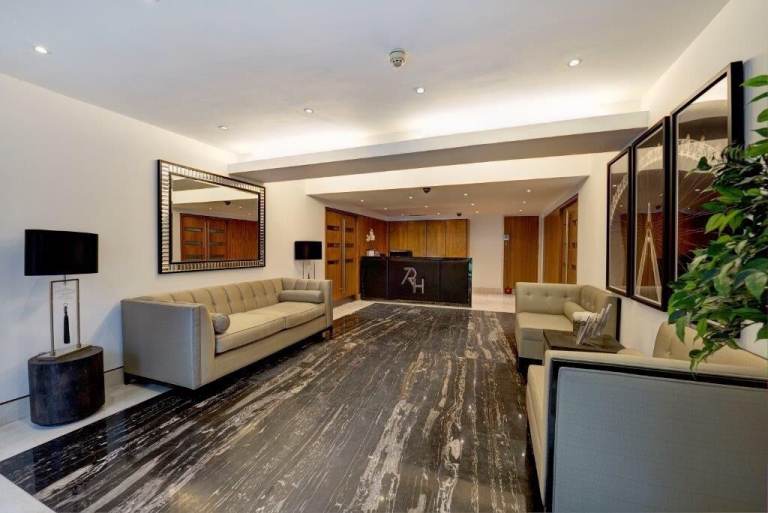 Flat Old Brompton Road in Greater London