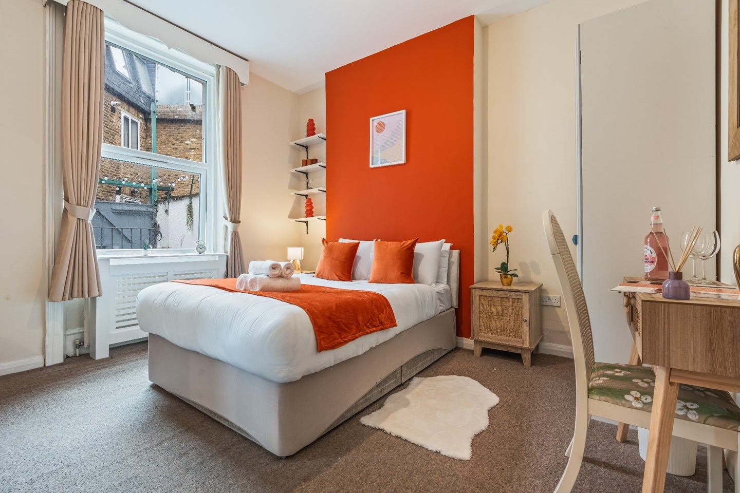 Flat Filmer Road in Greater London