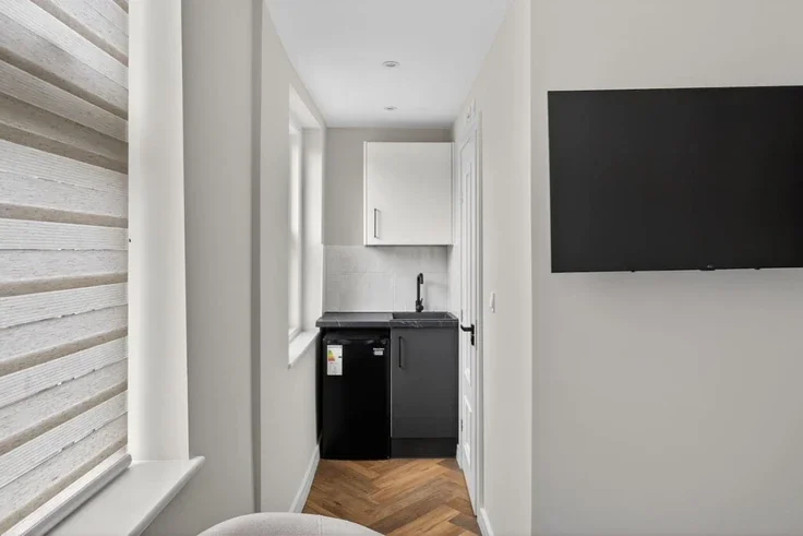 Room Baron's Court Road in Greater London