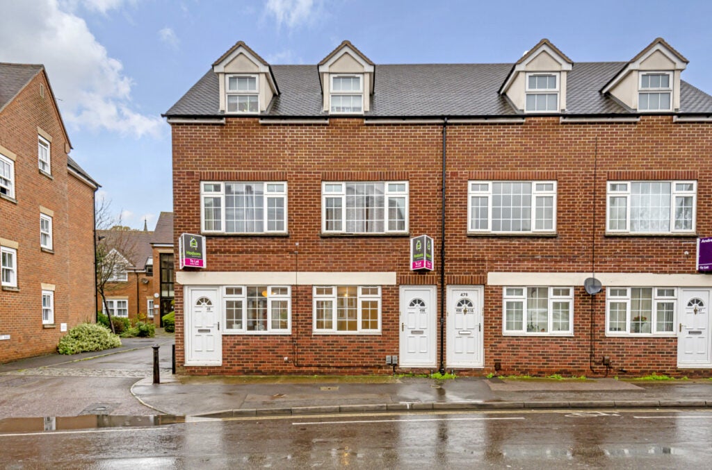 Flat Fitchett Yard in Vale of White Horse