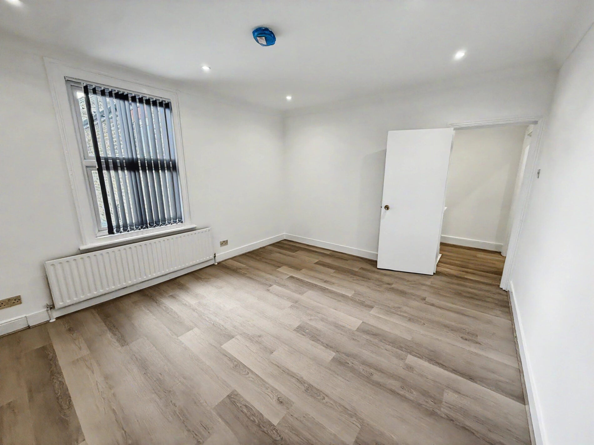 Flat Wellesley Road in Slough