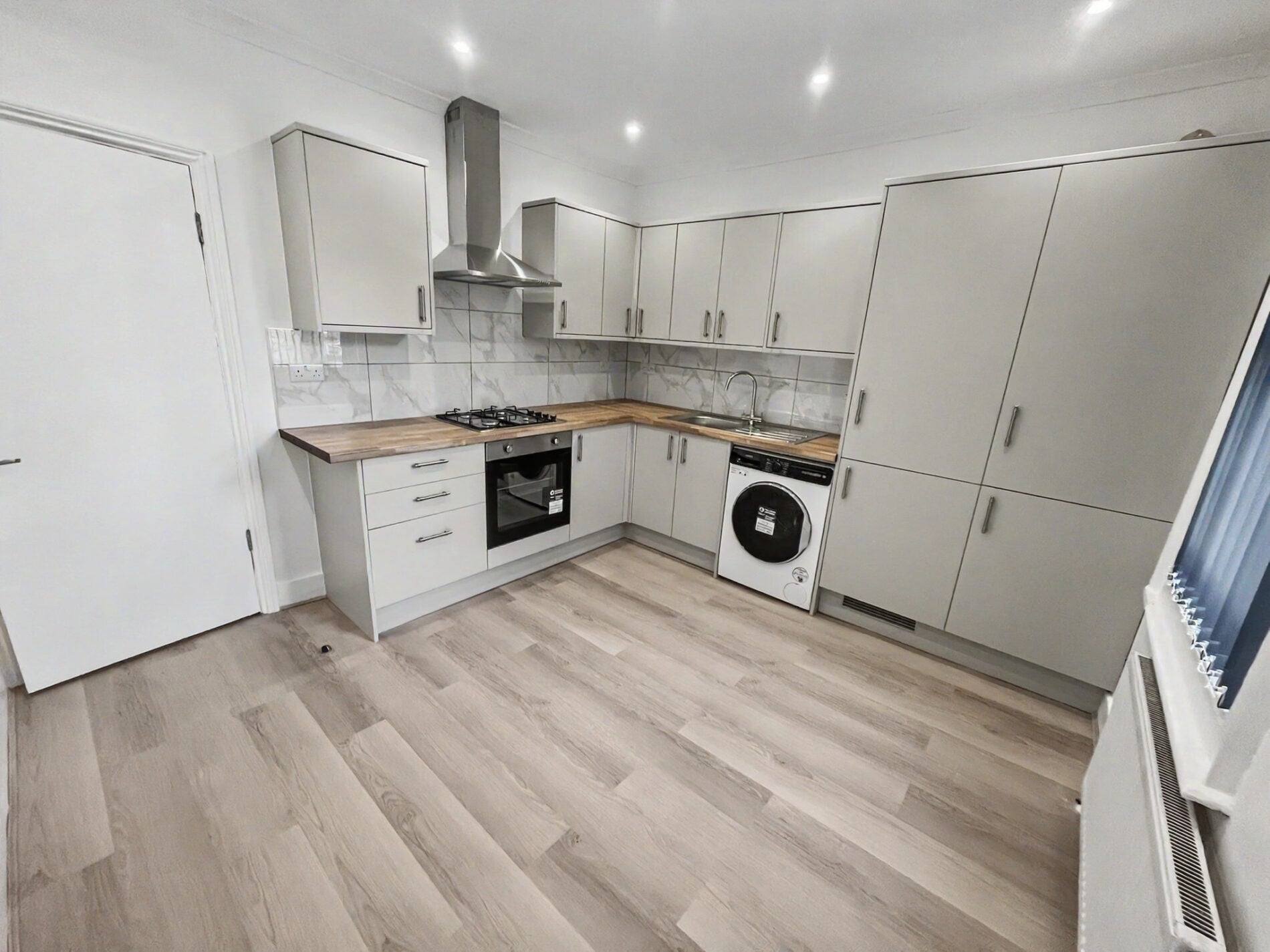 Flat Wellesley Road in Slough