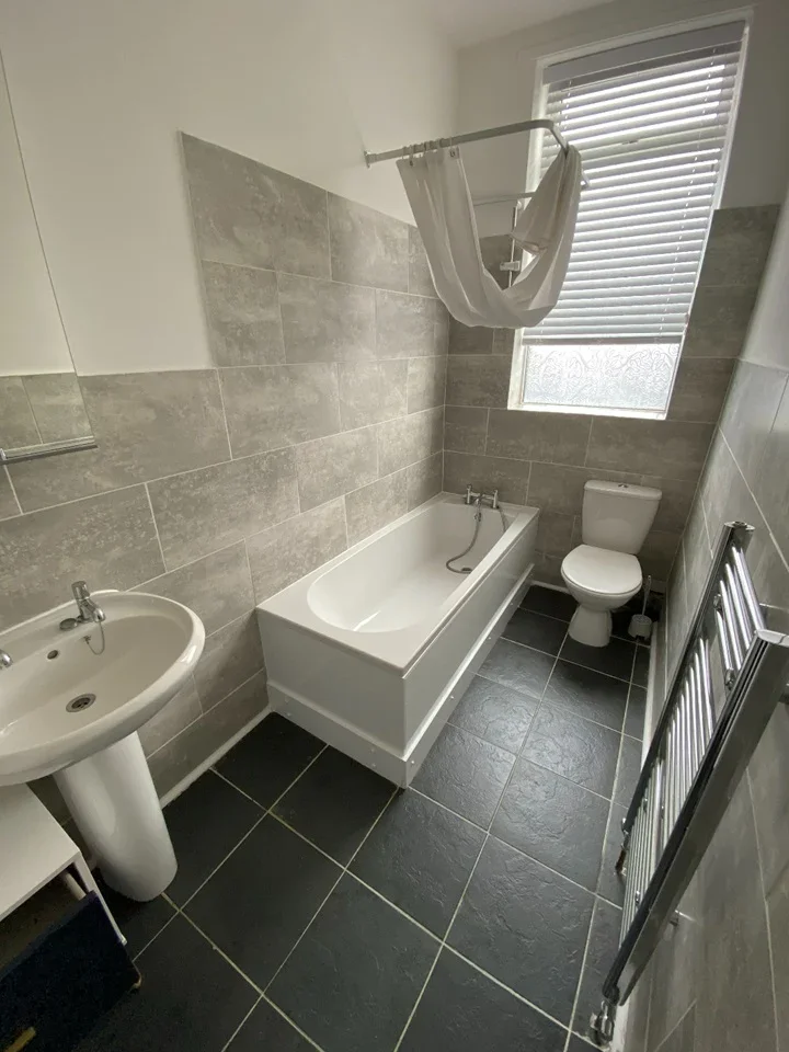 Room Station Road in Salford