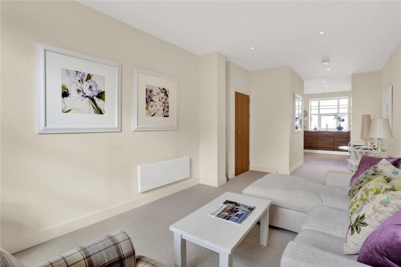 Room Bromyard Avenue in Greater London