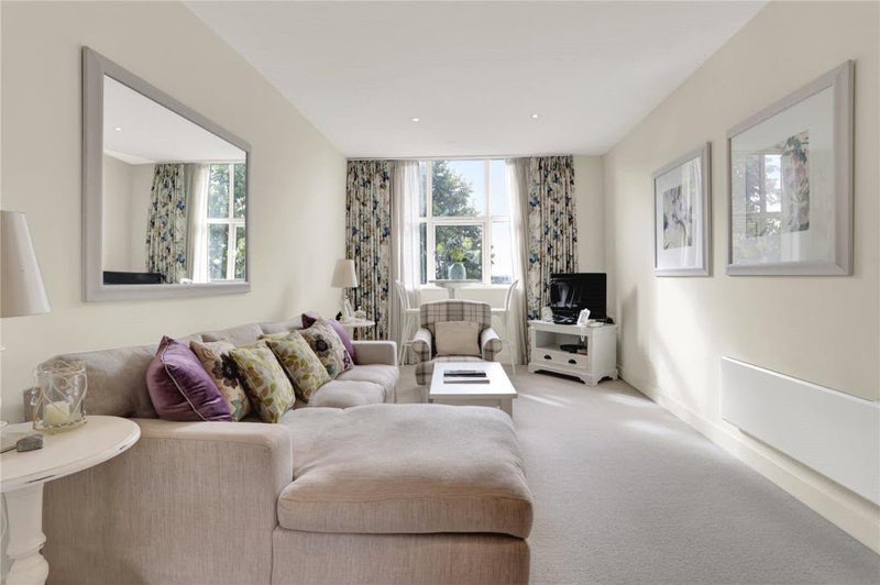 Room Bromyard Avenue in Greater London
