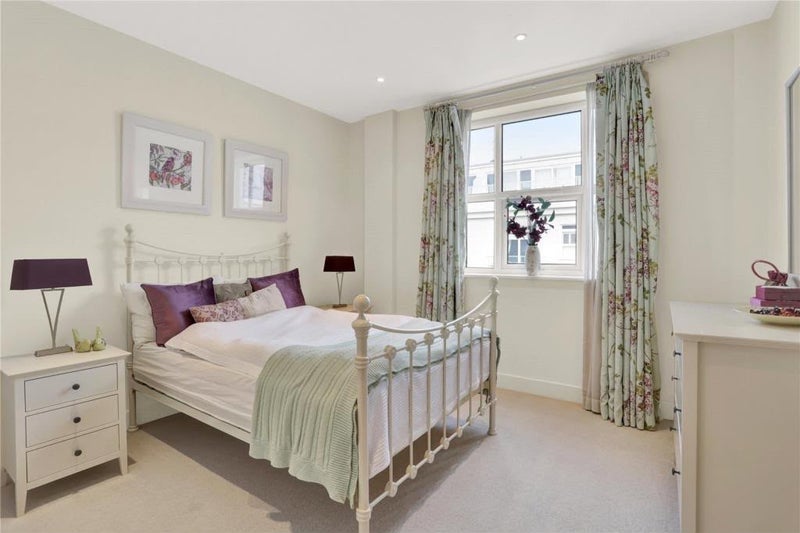 Room Bromyard Avenue in Greater London