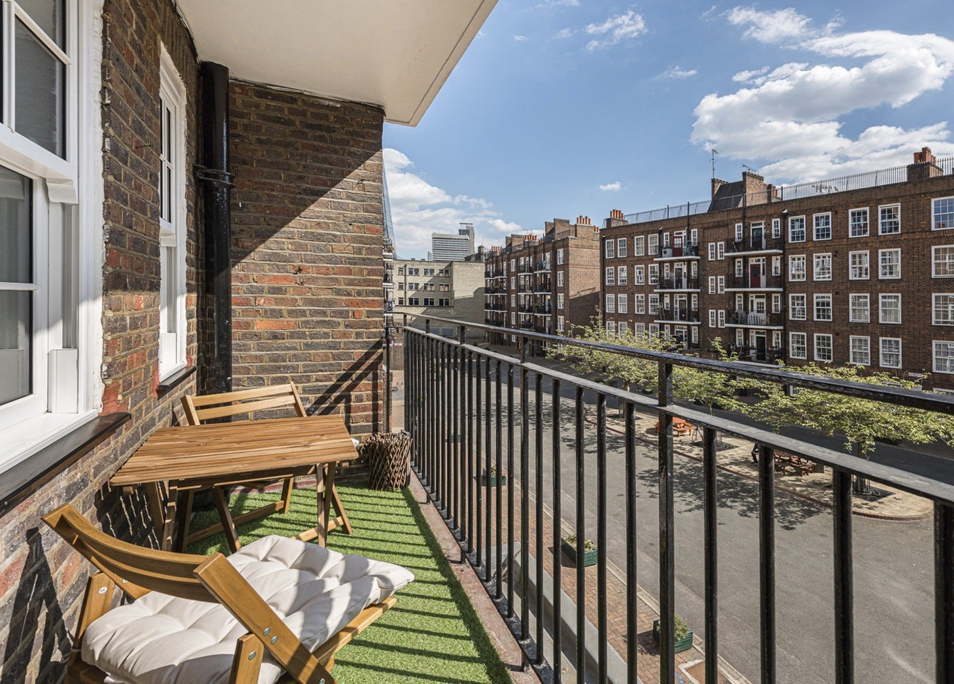 Flat Park Street in Greater London