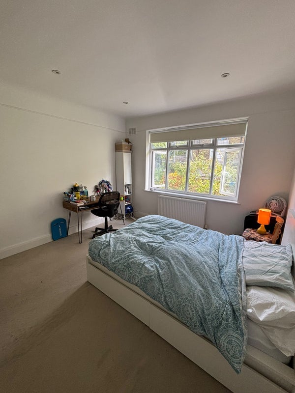 Flat Bramshill Gardens in Greater London