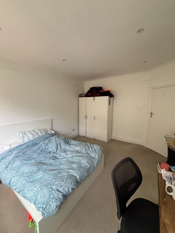 Flat Bramshill Gardens in Greater London