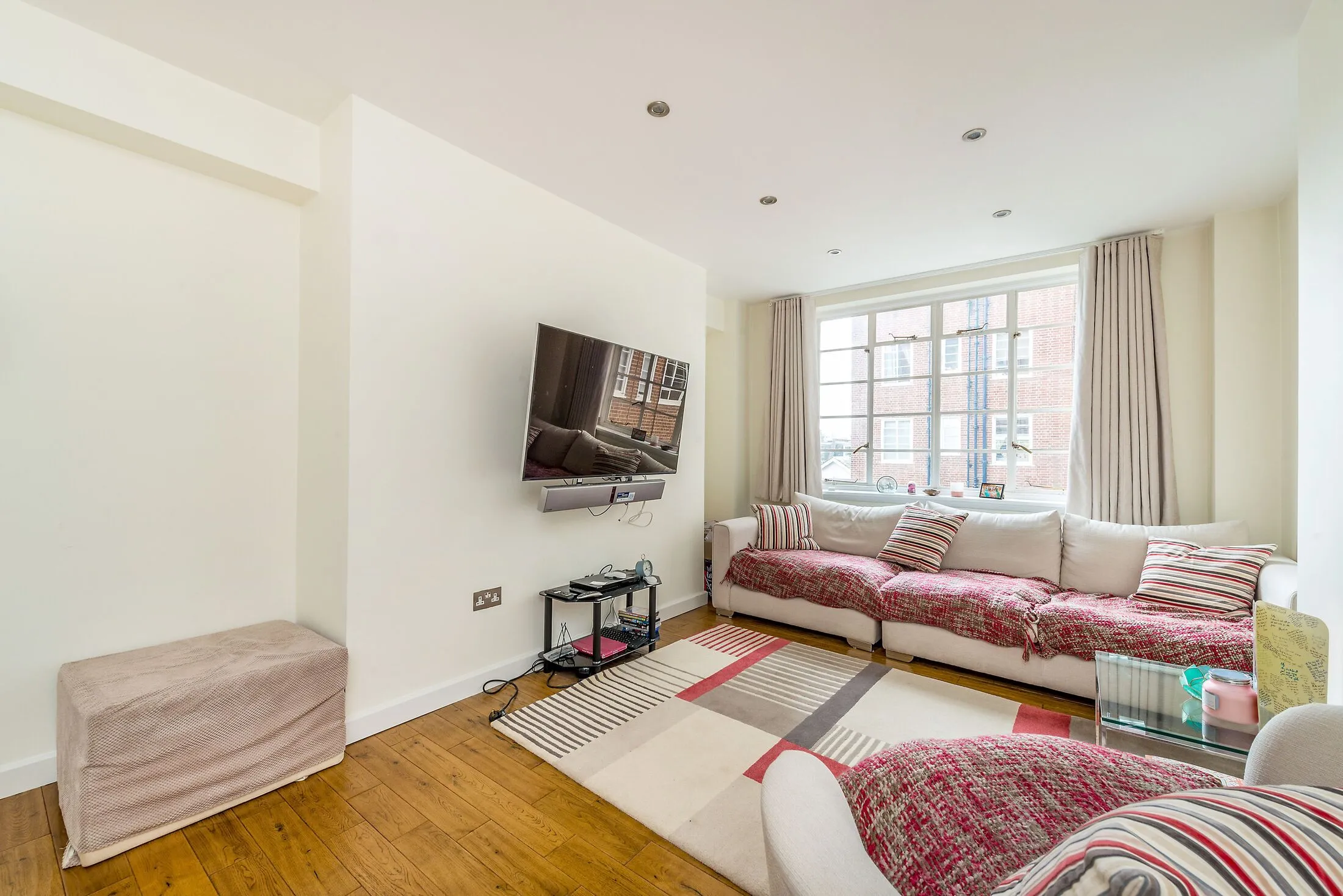Flat Palace Court in City of Westminster