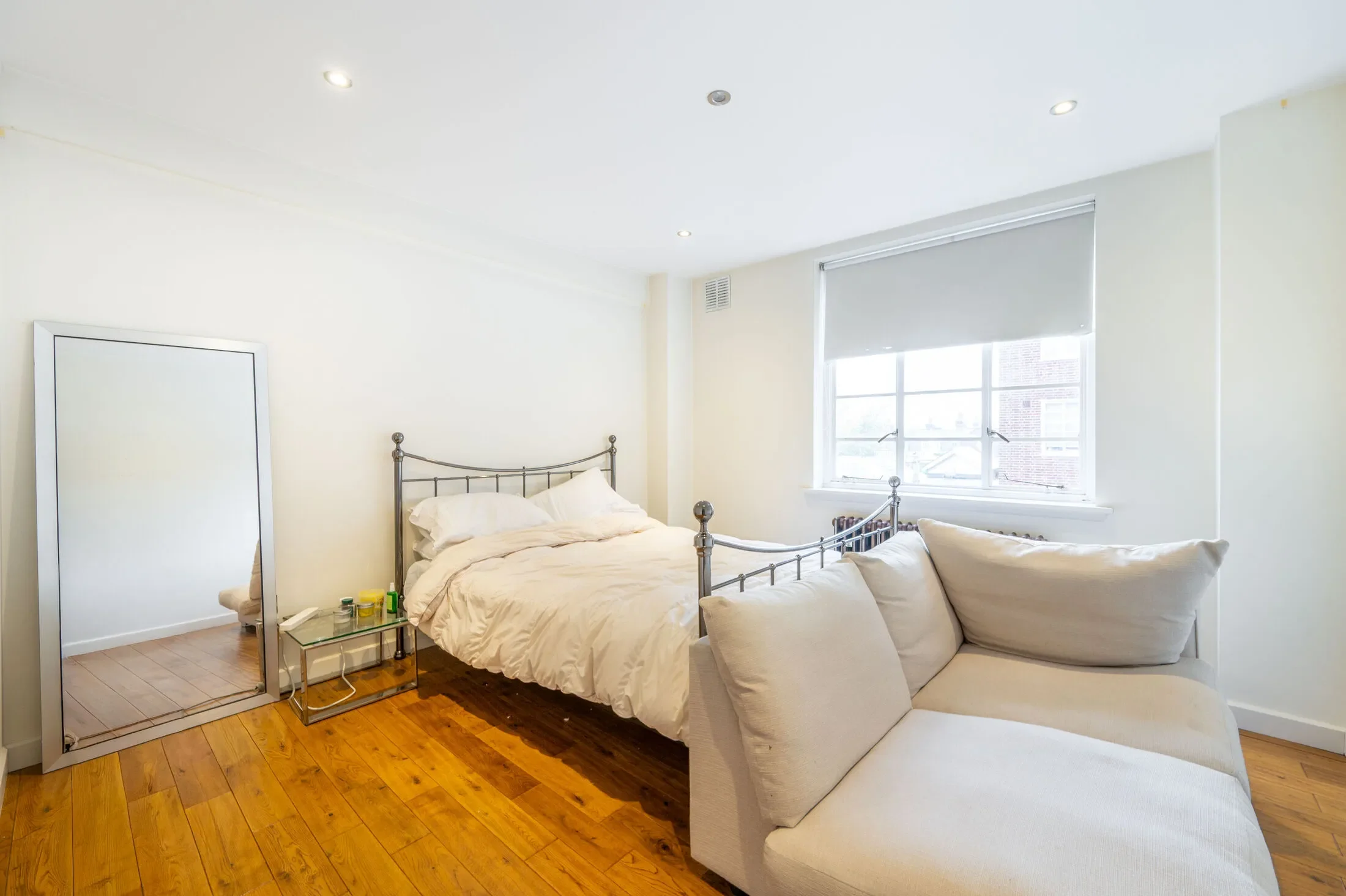 Flat Palace Court in City of Westminster